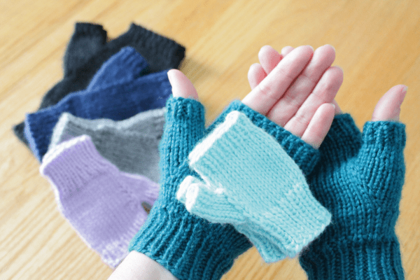 Glacier Fingerless Gloves knitting pattern - Mirella Moments