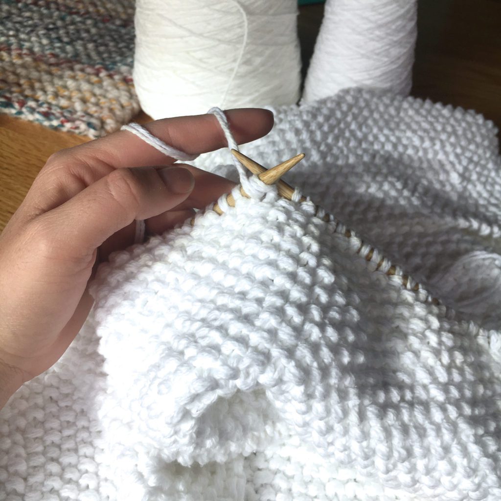 Toilet Contour Rug & Bath Mat, free knitting pattern from Liz @PurlsAndPixels