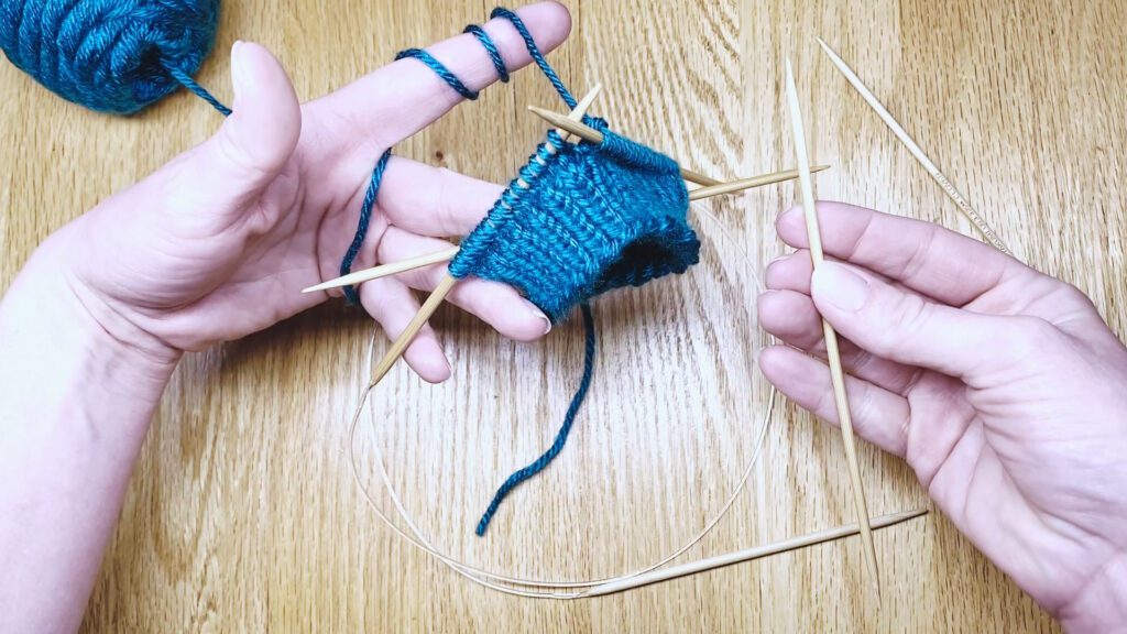 Step 10: Learn to switch from knitting in the magic loop to knitting in the round with double point needles (DPNs) - a lesson from Liz Chandler @PurlsAndPixels.