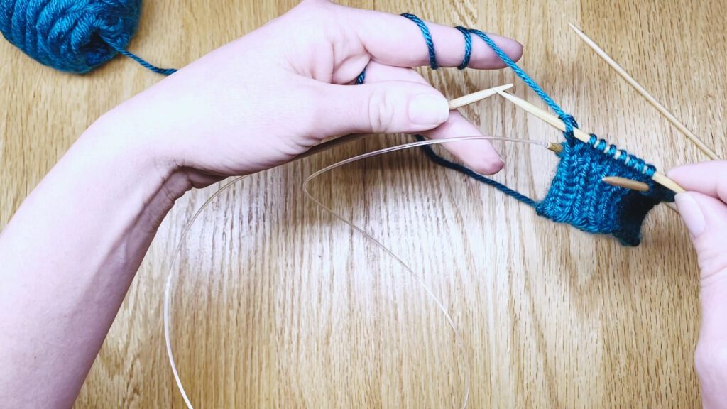 Step 6: Learn to switch from knitting in the magic loop to knitting in the round with double point needles (DPNs) - a lesson from Liz Chandler @PurlsAndPixels.