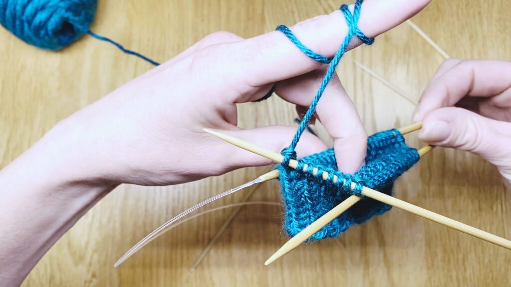 Step 7: Learn to switch from knitting in the magic loop to knitting in the round with double point needles (DPNs) - a lesson from Liz Chandler @PurlsAndPixels.