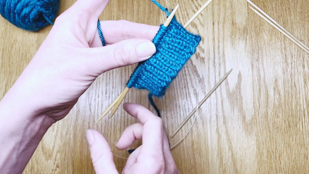 Step 8: Learn to switch from knitting in the magic loop to knitting in the round with double point needles (DPNs) - a lesson from Liz Chandler @PurlsAndPixels.