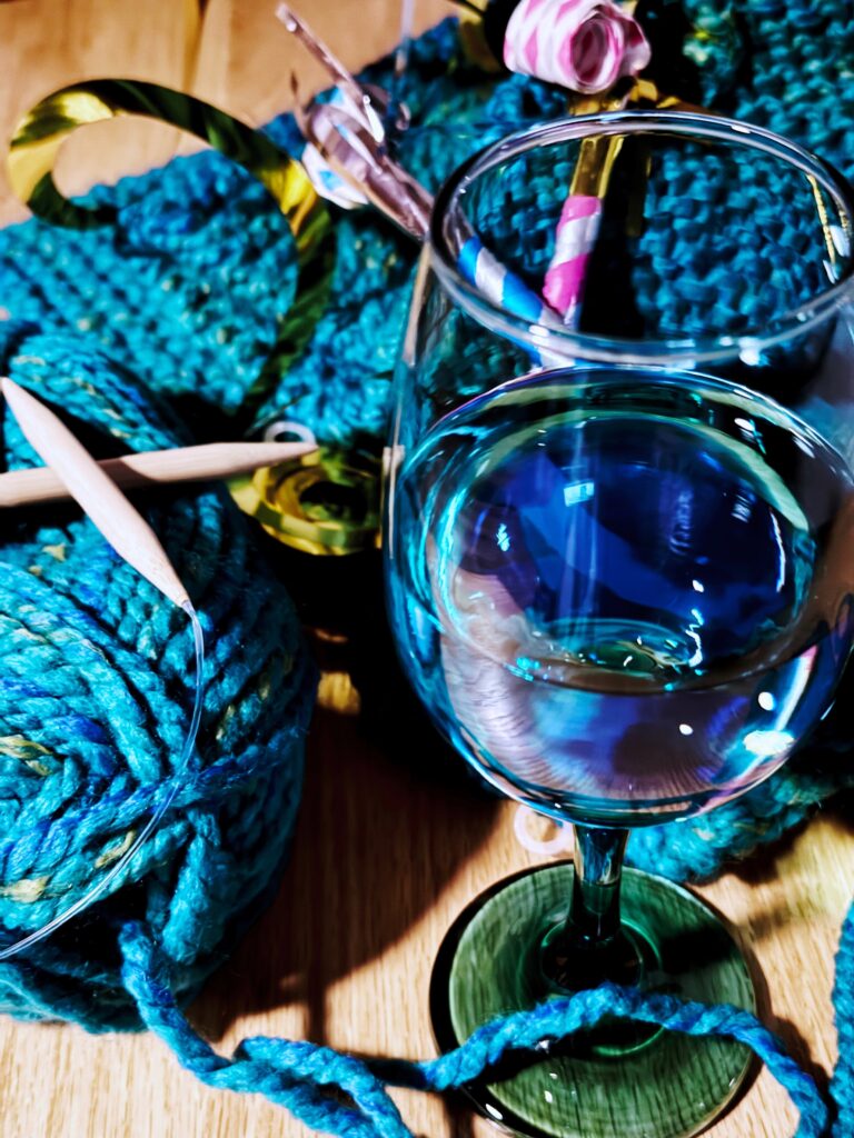 New Year, new knit. Learn a new hobby this year for a cozier more self-reliant lifestyle. Go to Liz Chandler's free online knitting lessons to start now at PurlsAndPixels.com.