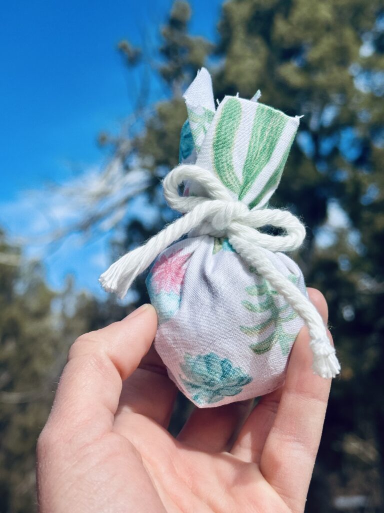 Get easy-to-follow cozy home DIY ideas from Liz Chandler @PurlsAndPixels.