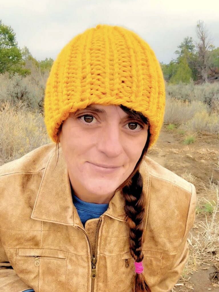 Easy Chunky Ribbed Hat PDF Knitting Pattern by Liz Chandler @PurlsAndPixels.