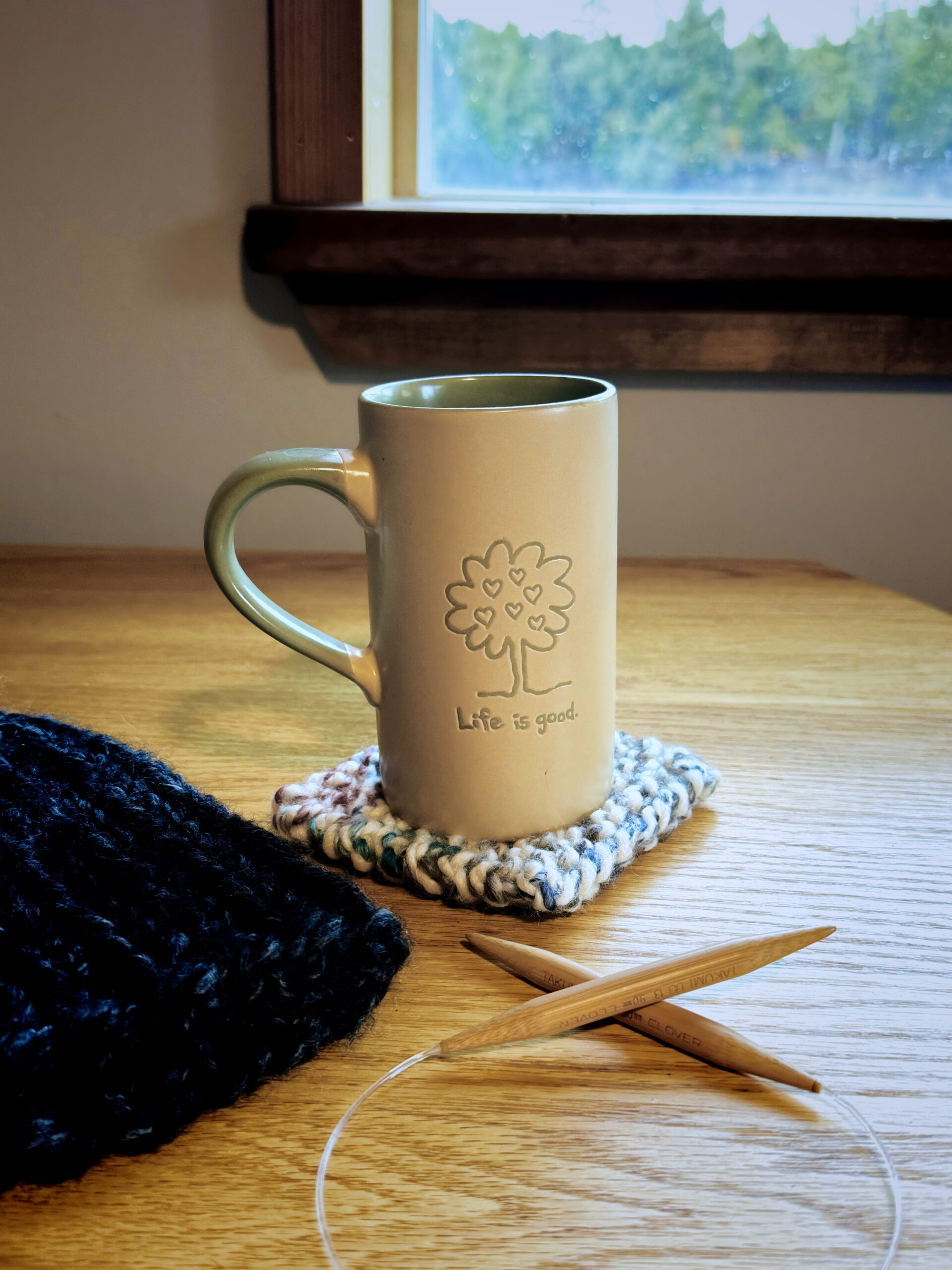 Design your cozy coffee nook with warm decor ideas for National Coffee Day from Liz Chandler @PurlsAndPixels. ☕Happy coffee day and happy knitting!