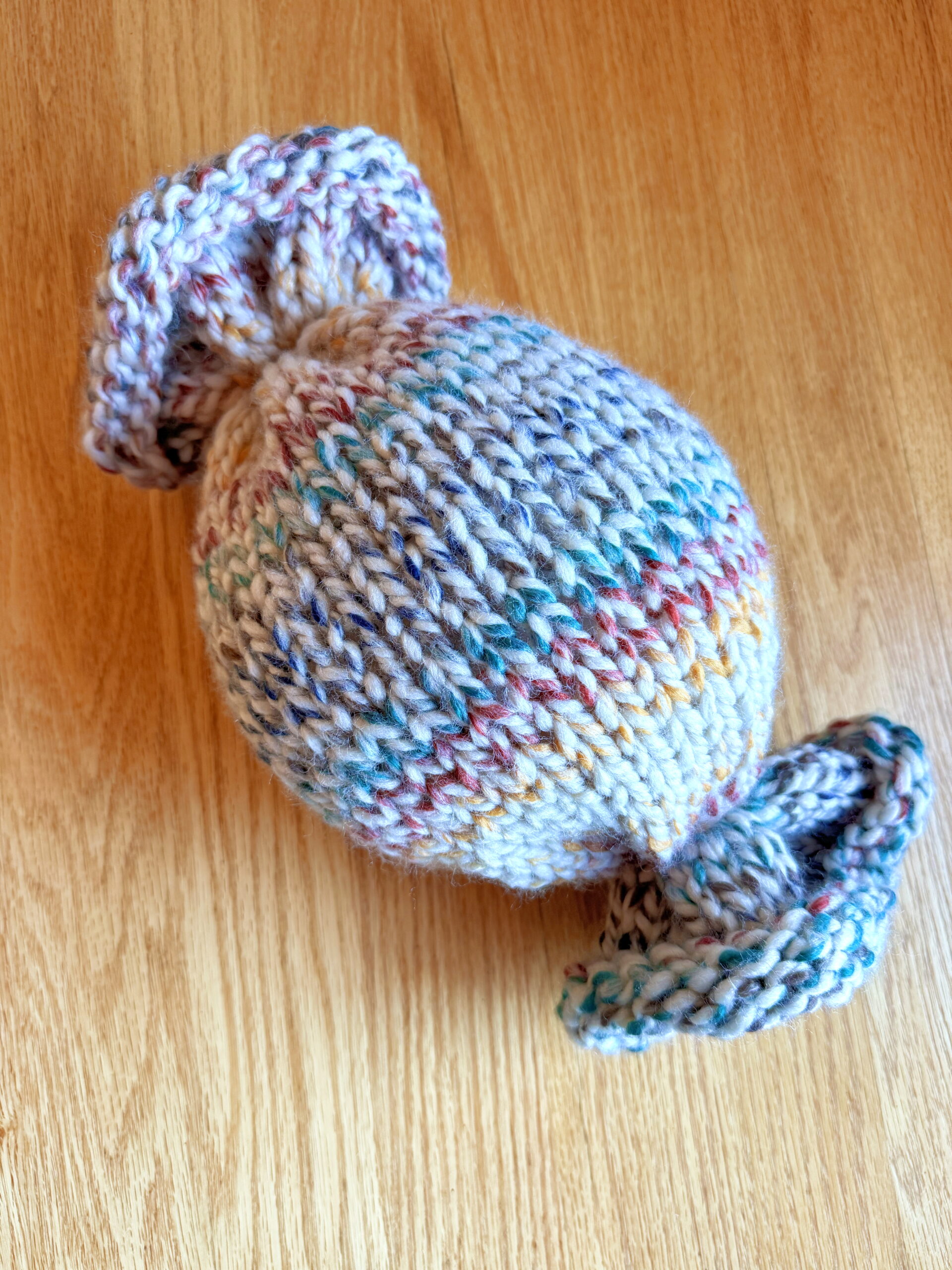 Learn to knit the easiest and cutest toy around. The knit candy toy pattern lets you make your own stuffed candy pillow even if you are brand new to knitting. Perfect for kids and beginners, get the free knitting pattern from Liz Chandler @PurlsAndPixels.