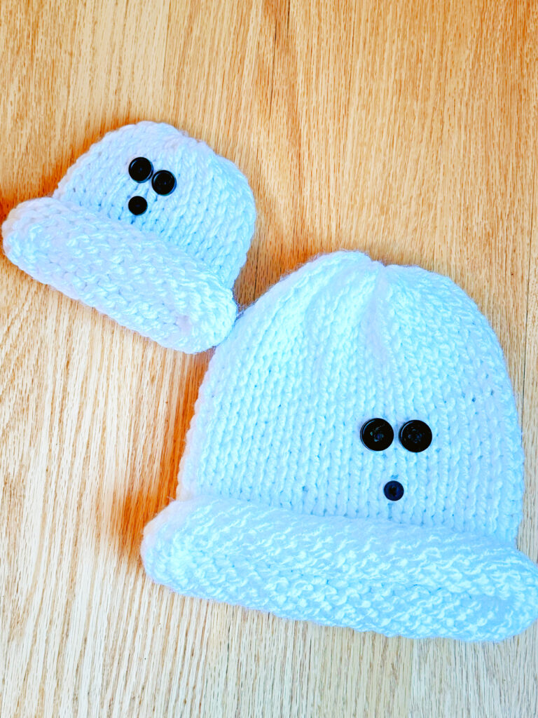 The simple Chunky Ghost seamless knit hat is made with just knit stitches has a naturally rolling brim. Get the PDF knitting pattern from Liz Chandler @PurlsAndPixels.