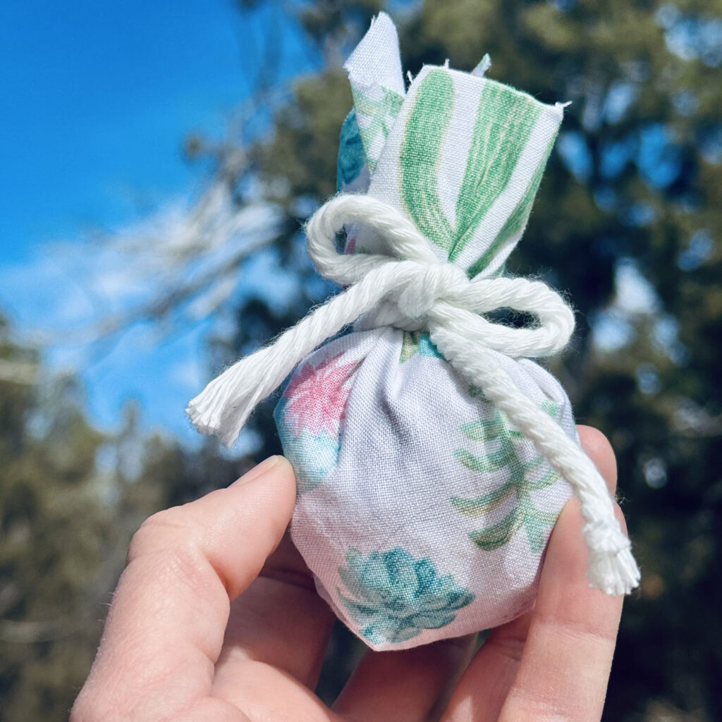 Get easy-to-follow cozy home DIY ideas from Liz Chandler @PurlsAndPixels.