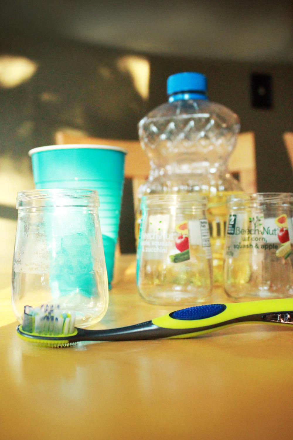 Get baby food jar label glue off with just a toothbrush and some cooking oil. Get the guide from Liz Chandler @PurlsAndPixels.