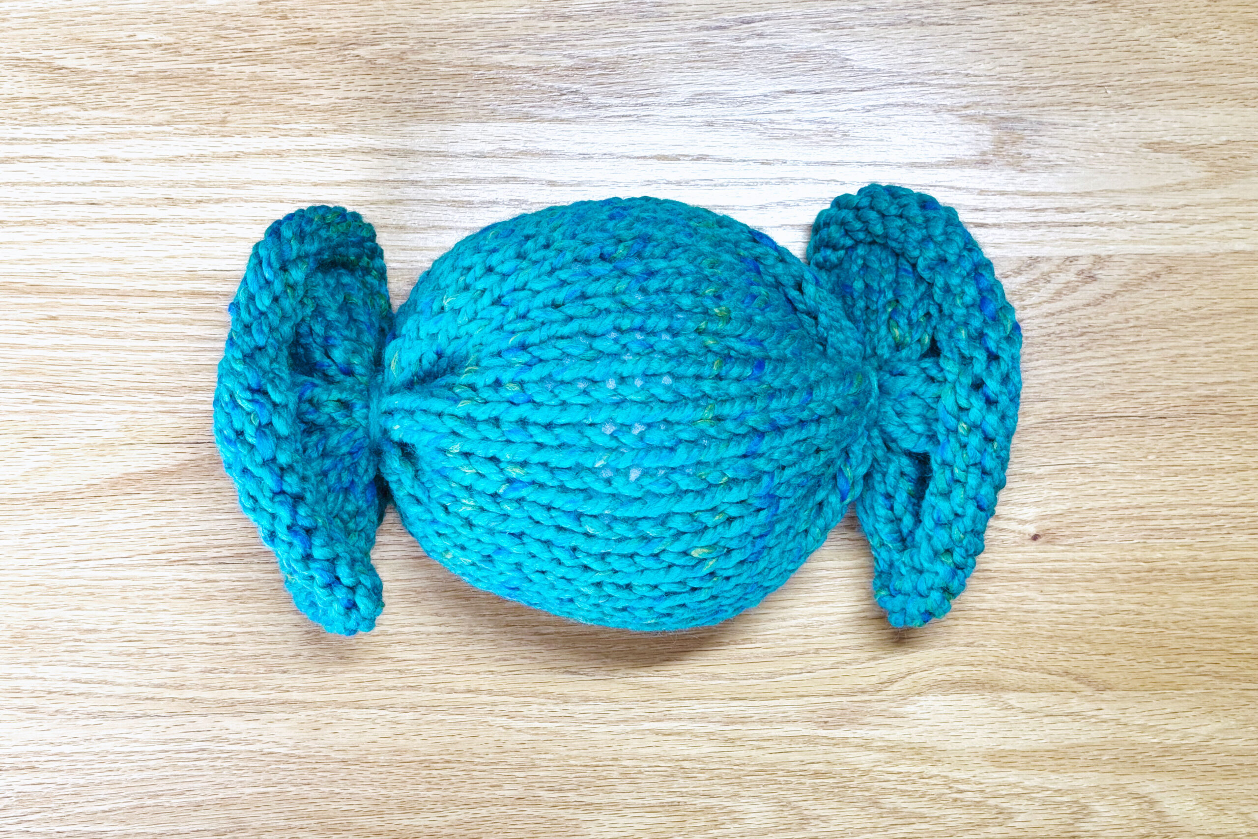 Kids' Knitting Guide – super bulky candy pillow toy made by binding off in the round.