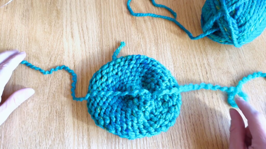 Lesson 10, Kids' Knitting Guide – laying split yarn ends in opposite directions to prepare for tying knots.